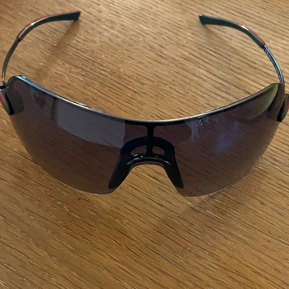 Authentic Gucci Sunglasses with Caee - Picture 11 of 12